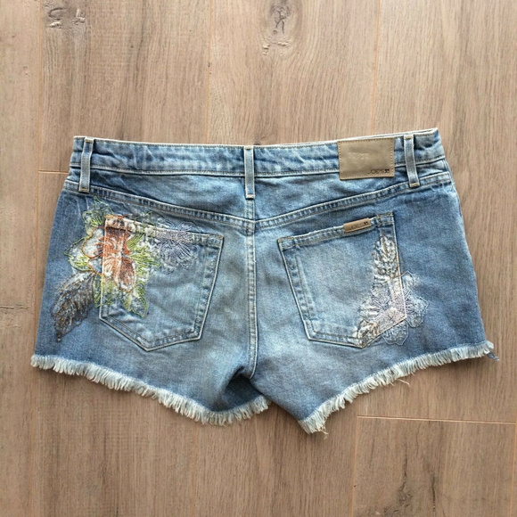 Joes Jeans Embroidered Ozzie Cutoff Denim - Picture 6 of 8